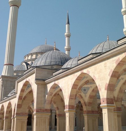 Gudermes Camii